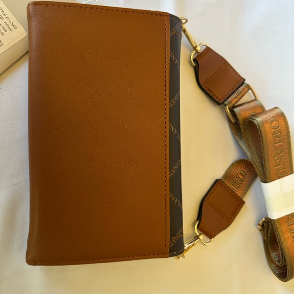 Beautiful Valentino Orlandi Logo Crossbody! New with tags! $159 MSRP - Picture 2 of 5